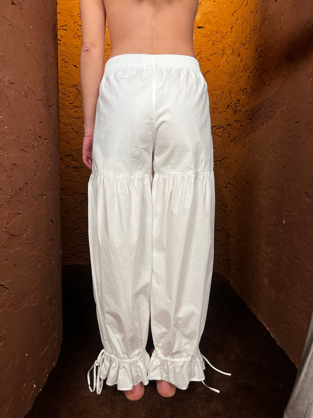 Aunt, Make Me Bizum Pants